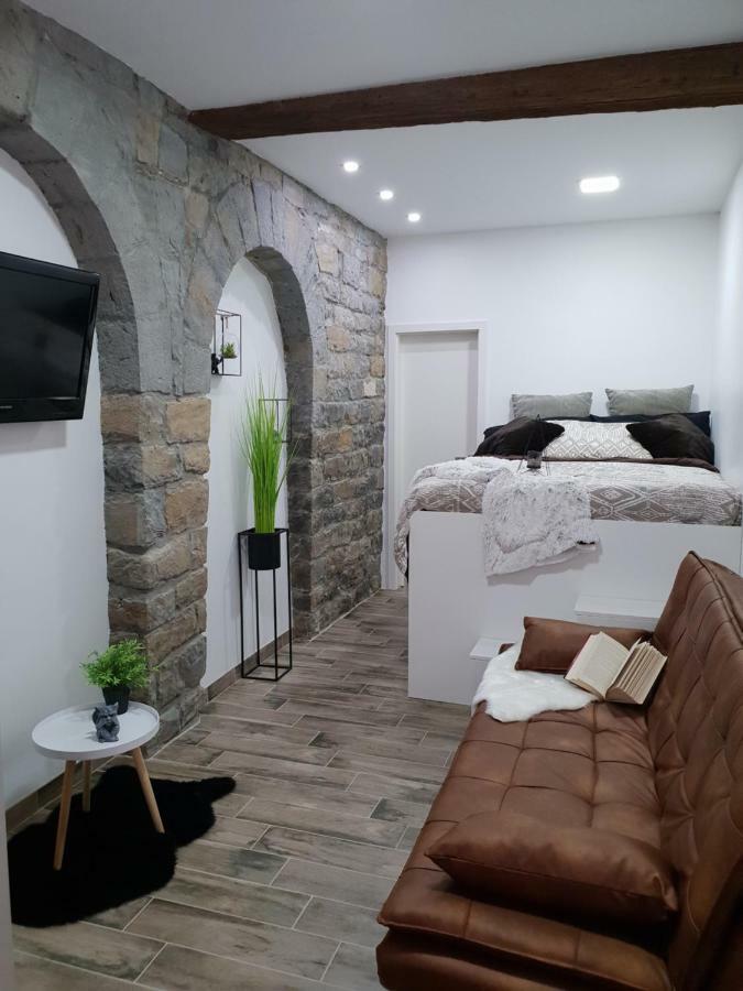 Studio Koper Luaran gambar