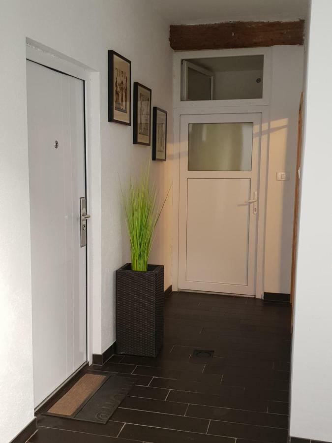 Studio Koper Luaran gambar